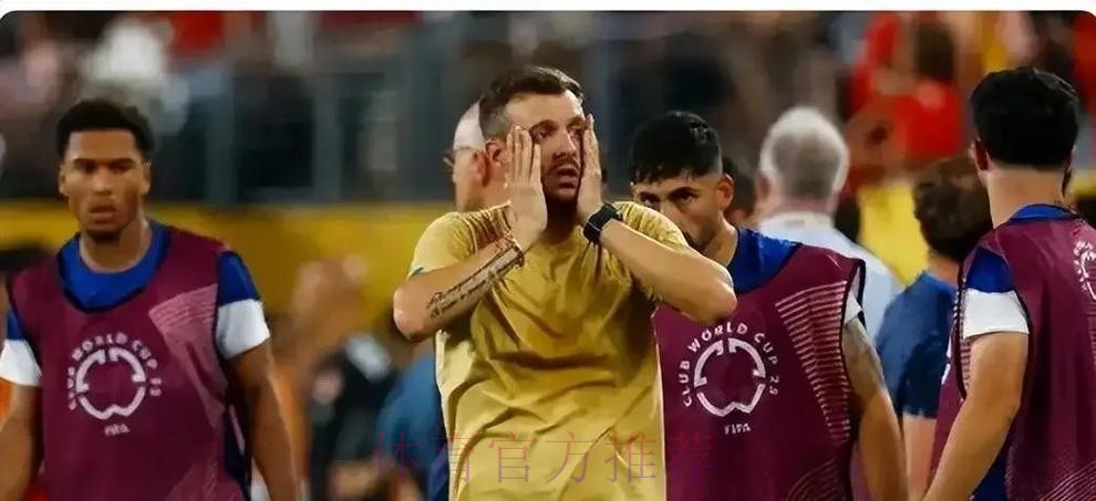 恶劣?4000万葡国门飞踹18岁新星!队友看呆,更衣室震怒:开除他 恶劣?4000万葡国门飞踹18岁新星!队友看呆,更衣室震怒:开除他